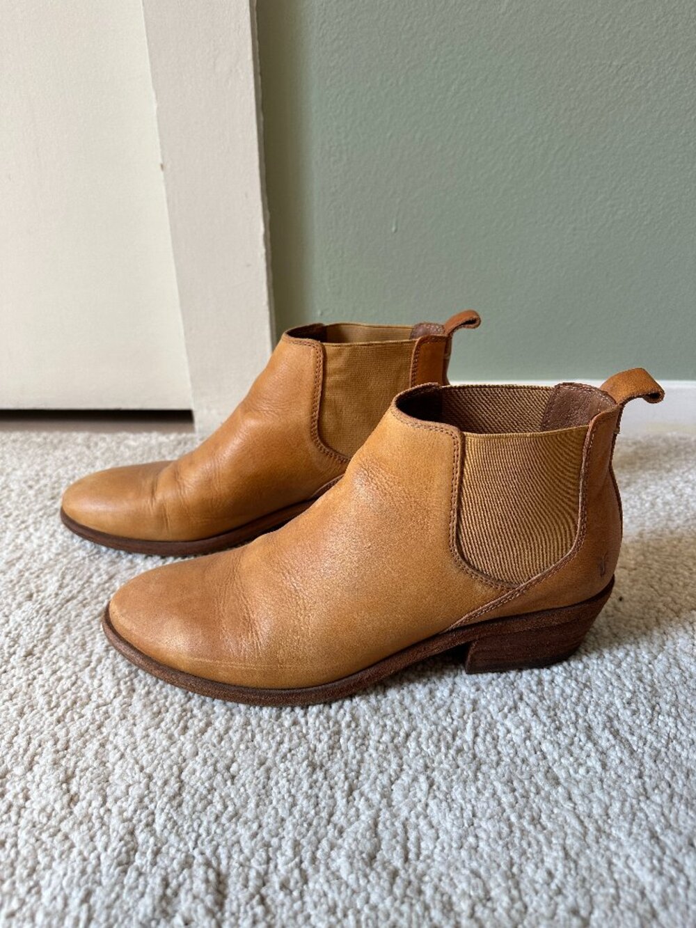 Frye Carson Chelsea Boots
